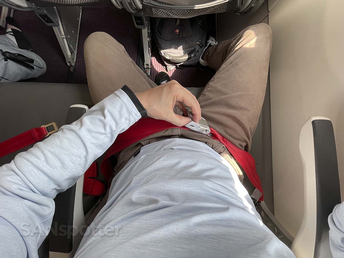 Unbuckling my seatbelt in Austrian Airlines A320neo business class