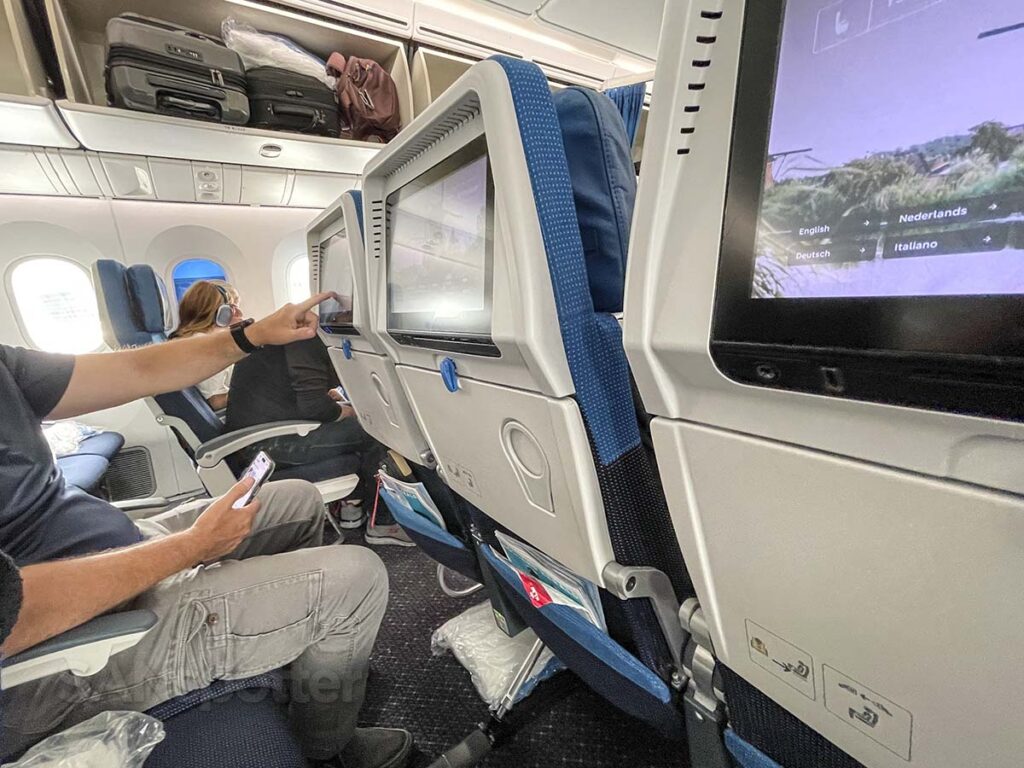 KLM 787-9 Economy Comfort center seats
