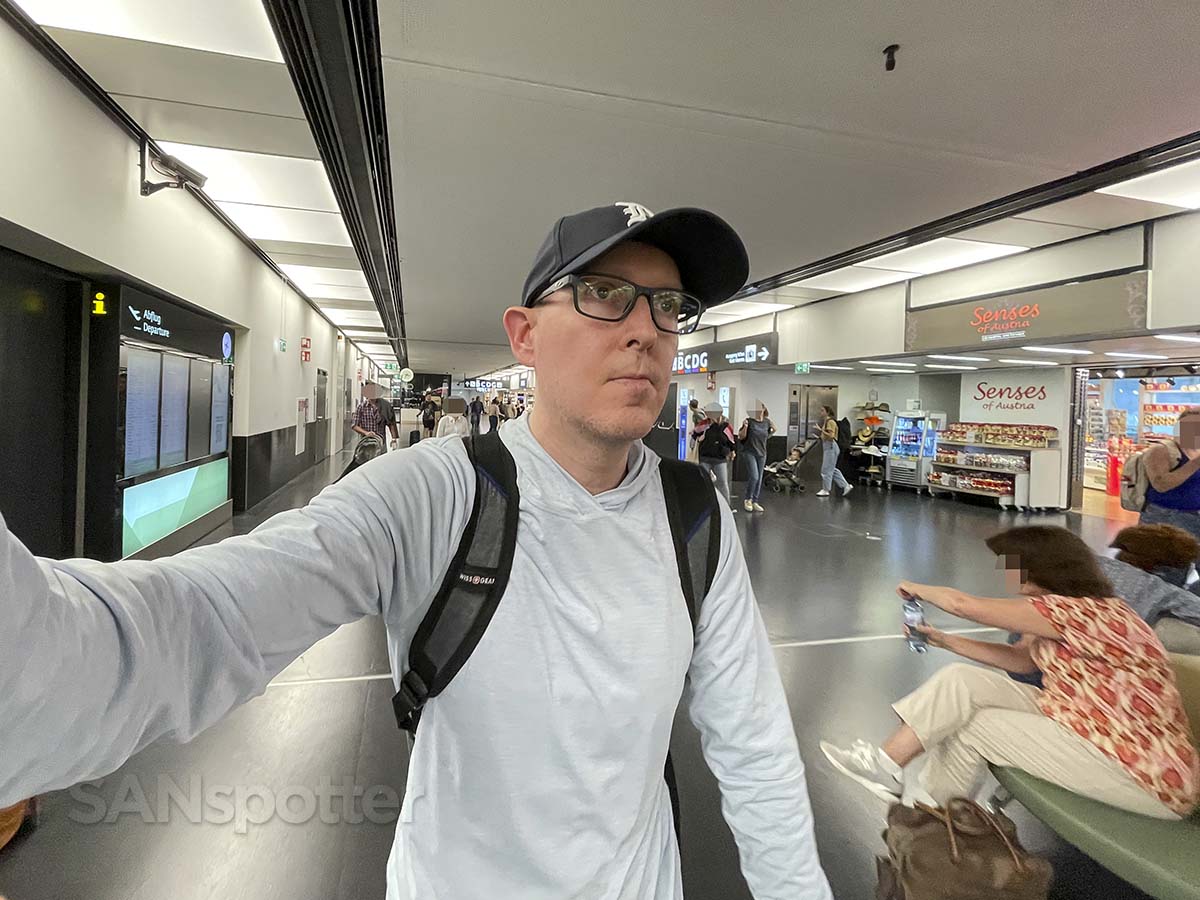 Scott (SANspotter) walking through concourse F Vienna airport