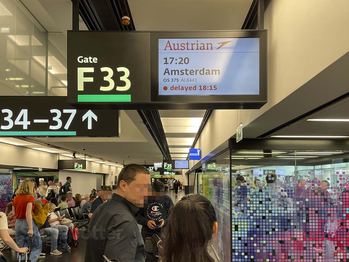 Gate F33 flight information screen Vienna airport