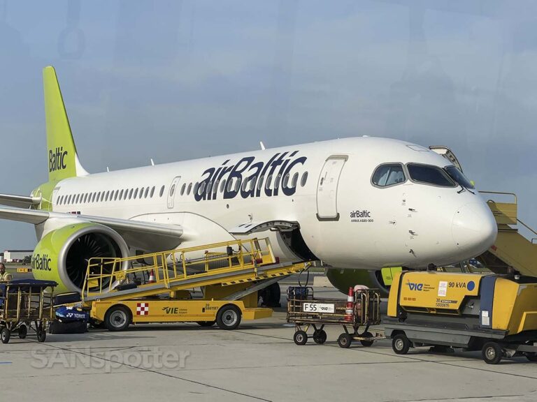 Air Baltic A220-300