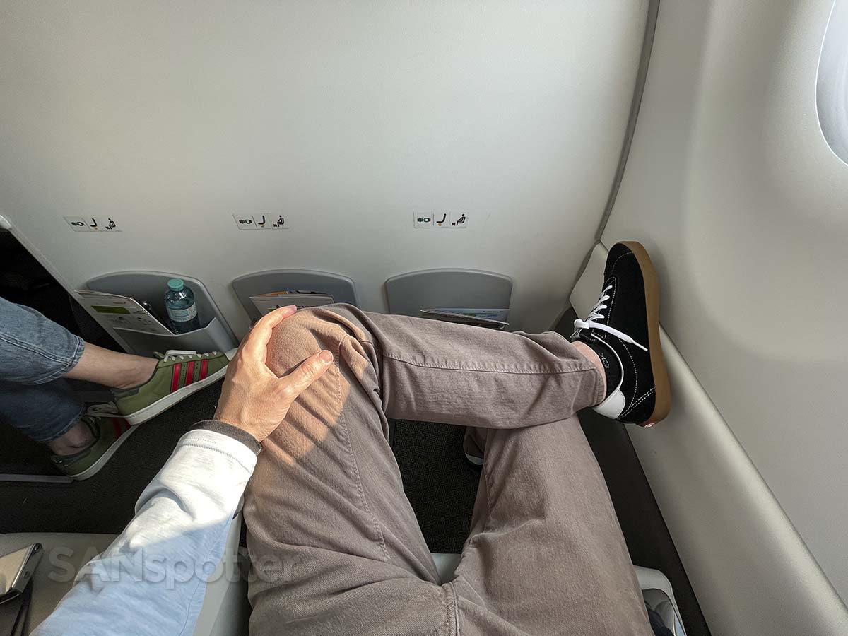 Air Baltic A220-300 business class bulkhead row legroom