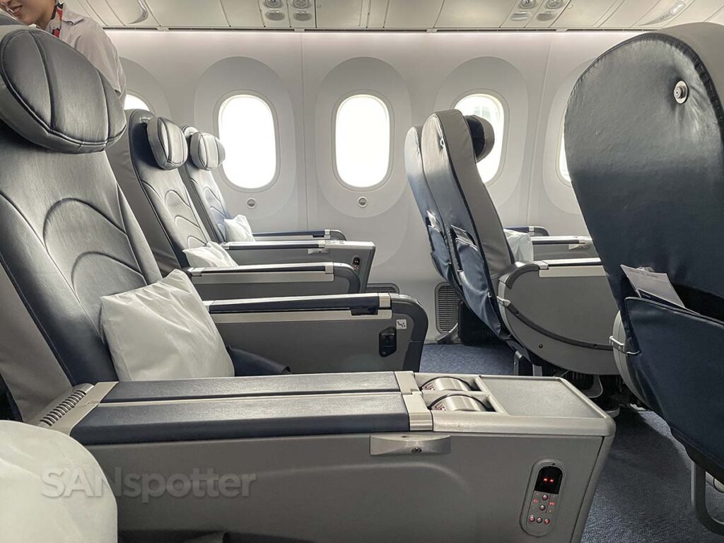 Air Premia 787-9 Premium Wide seats row 4