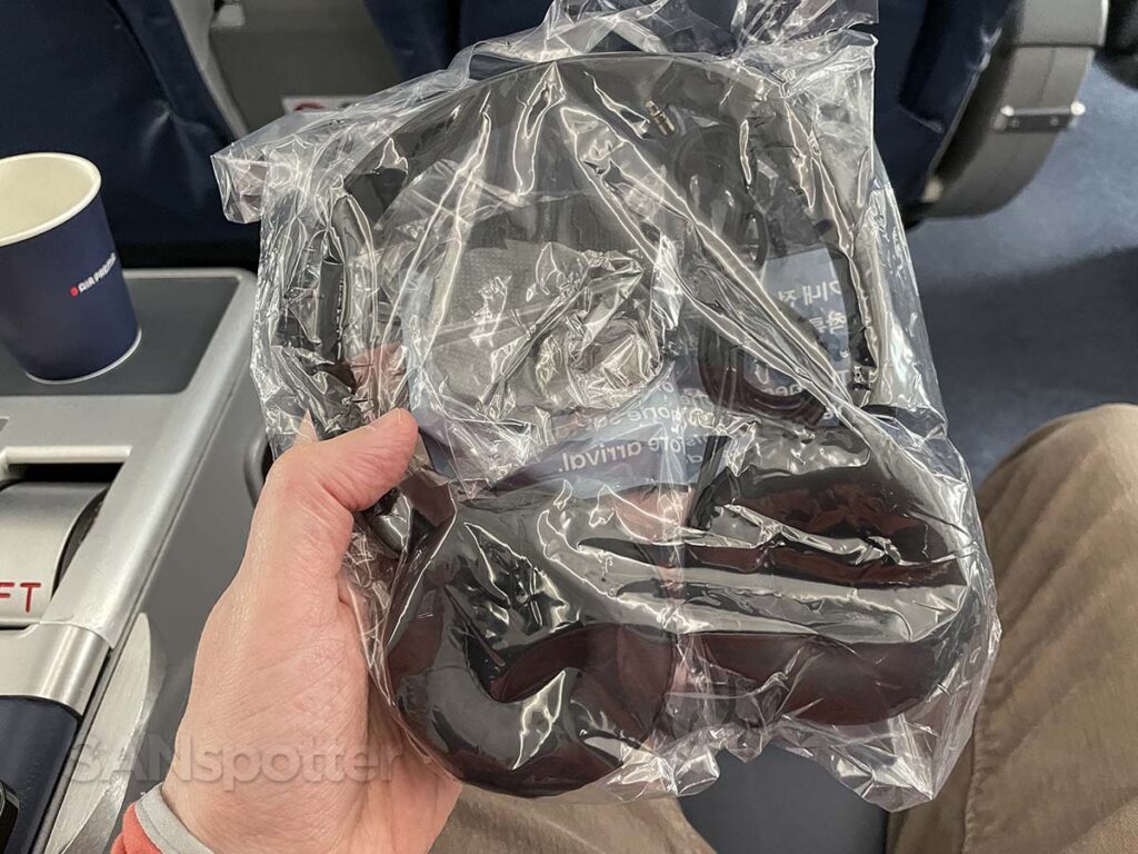 Air Premia 787-9 premium economy headphones