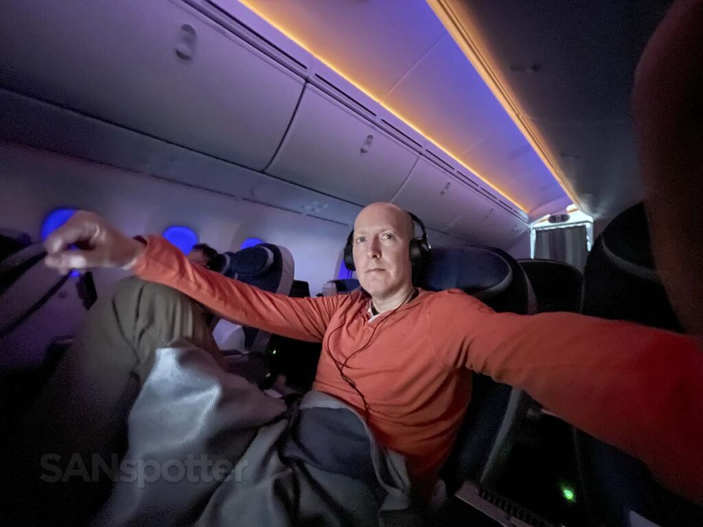 Scott (SANspotter) relaxing in Air Premia 787-9 premium economy 