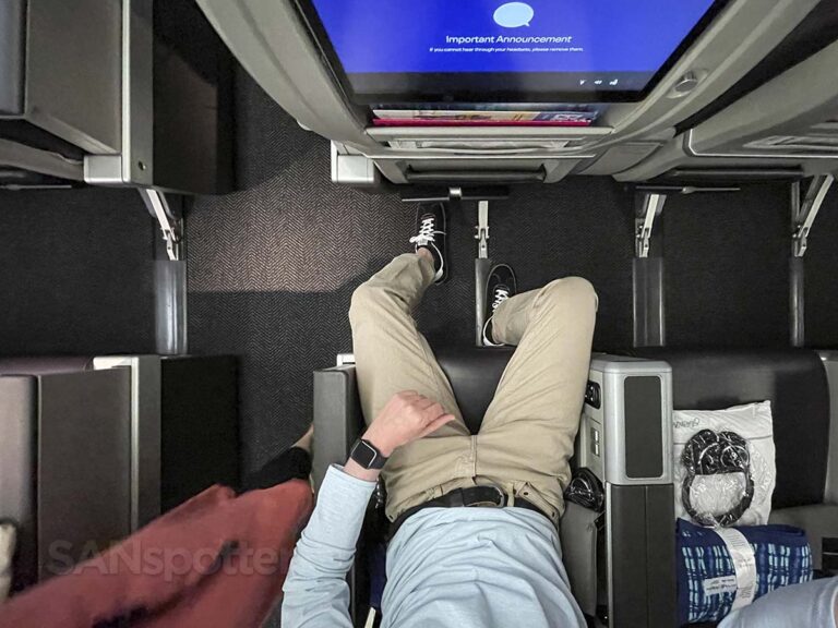 United 777-300ER Premium Plus review: soulless, but gosh dang is it ever comfy