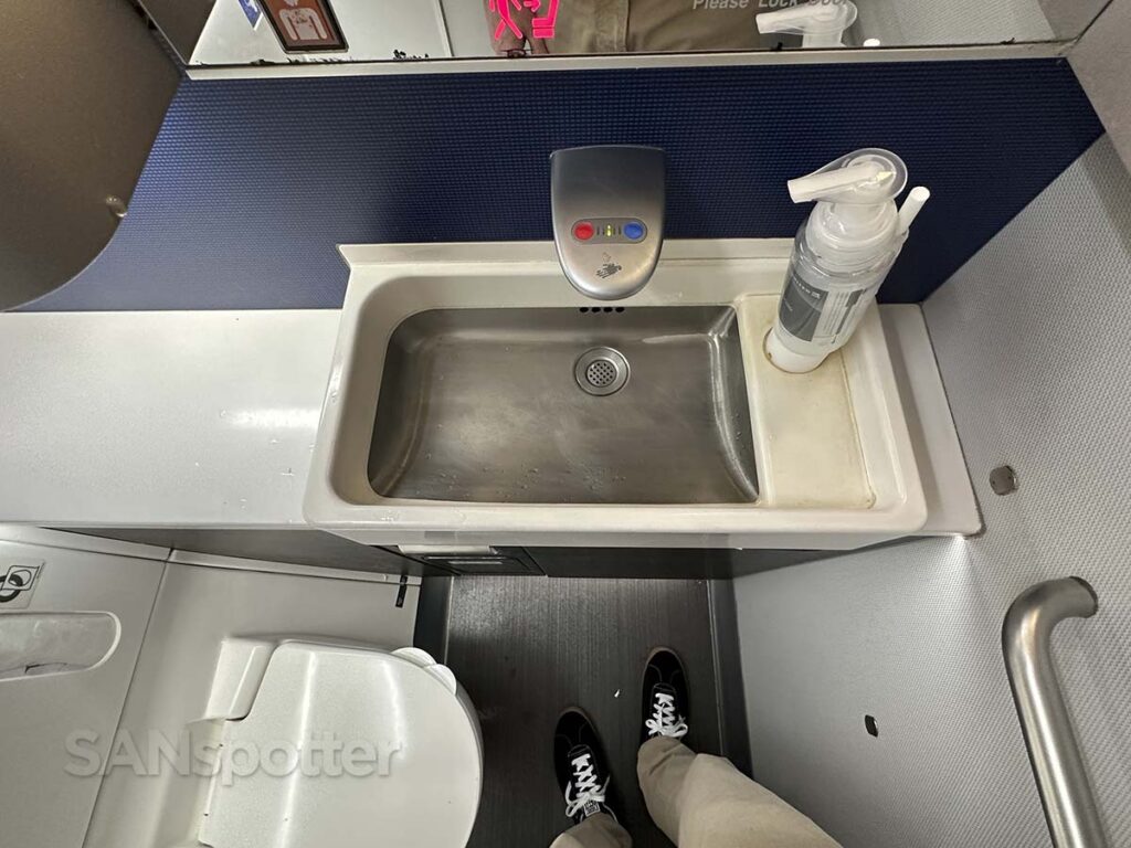 United Airlines 777-300ER Premium Plus lavatory sink