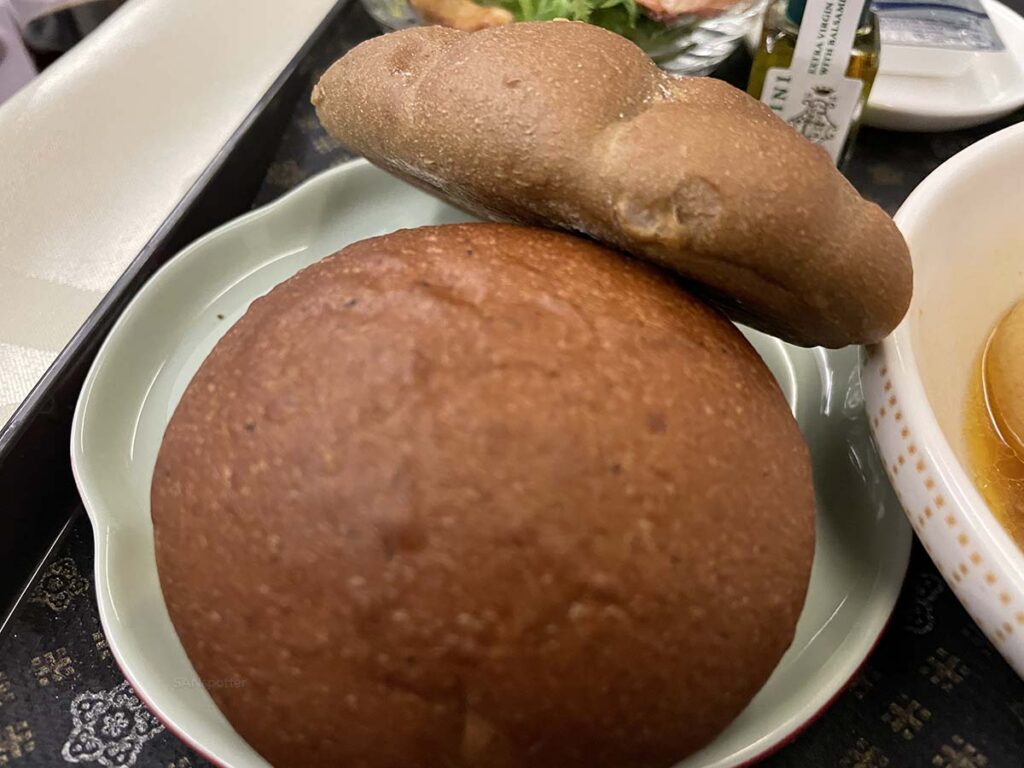 China Airlines A330-300 business class bread rolls