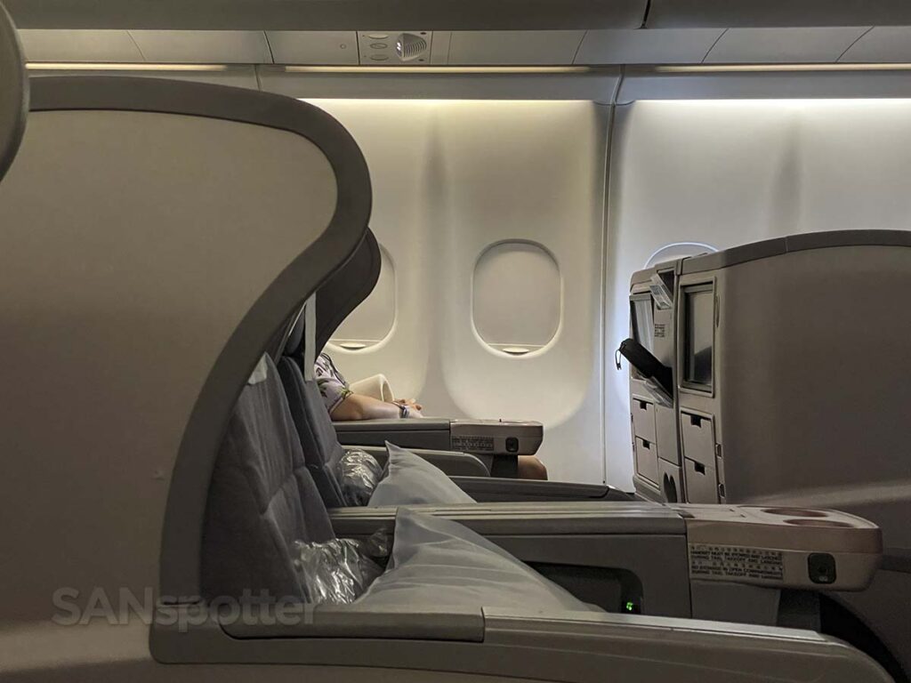 China Airlines A330-300 business class passenger privacy