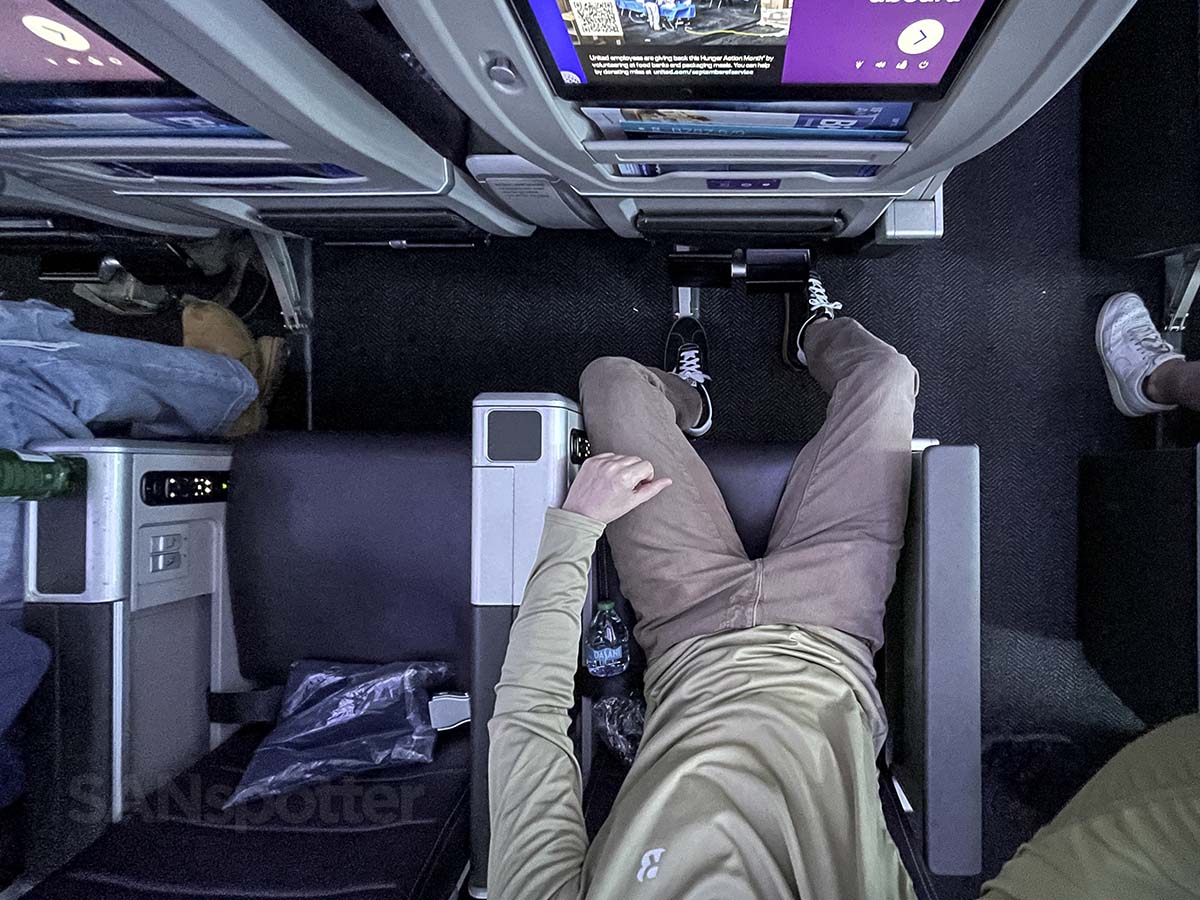 United Airlines 787-9 premium plus seat width