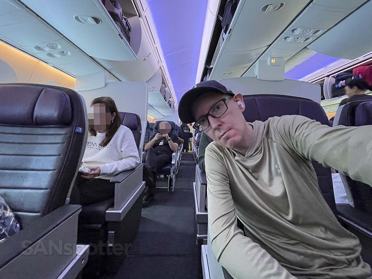 Scott (SANspotter) sitting in United Airlines 787-9 premium plus