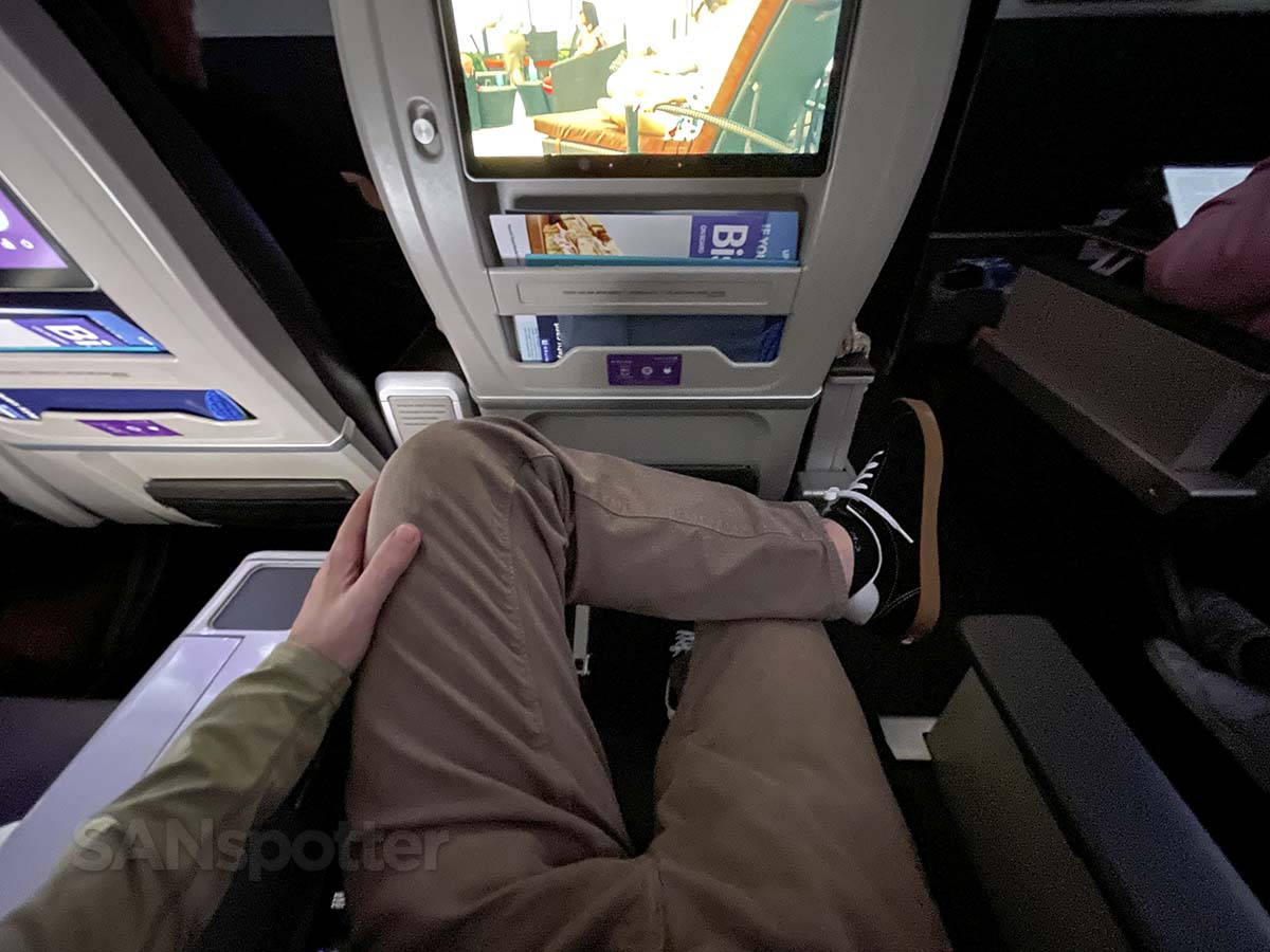 Crossing my legs with plenty of room to spare in United Airlines 787-9 premium plus