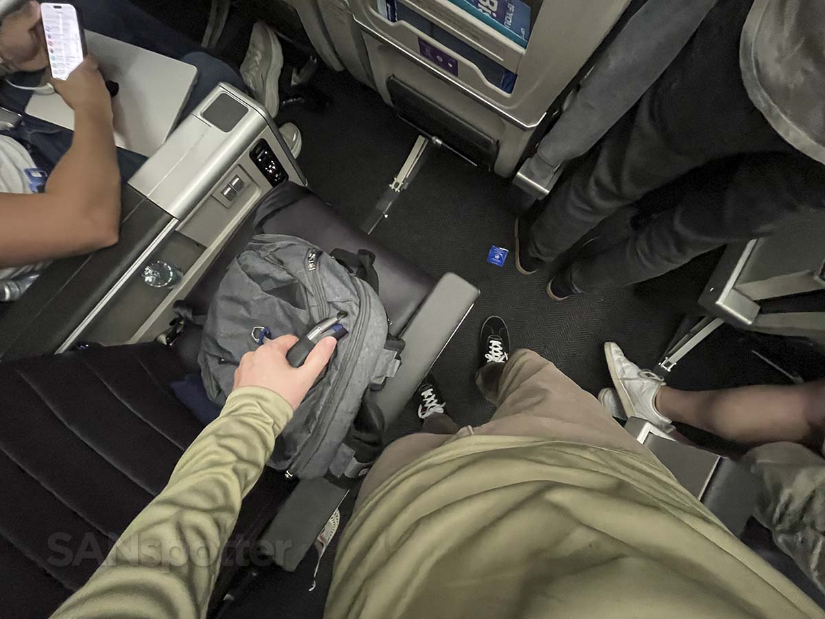 Passengers waiting to deplane in United Airlines 787-9 premium plus