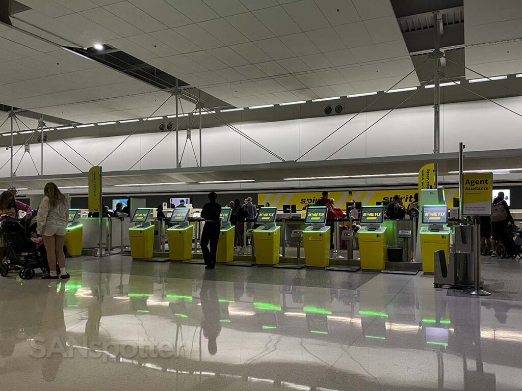 Spirit airlines check-in kiosks evans terminal Detroit metro airport