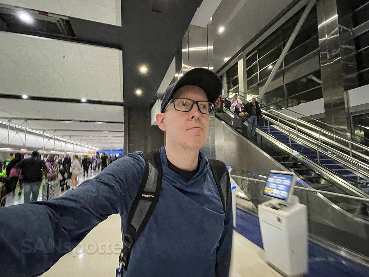 Scott (SANspotter) walking into the evans terminal at DTW