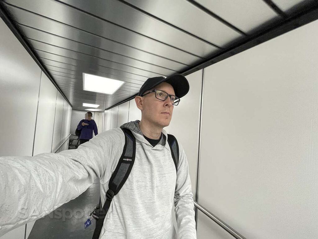Scott (SANspotter) walking down the gate N10 jet bridge Seattle Tacoma airport