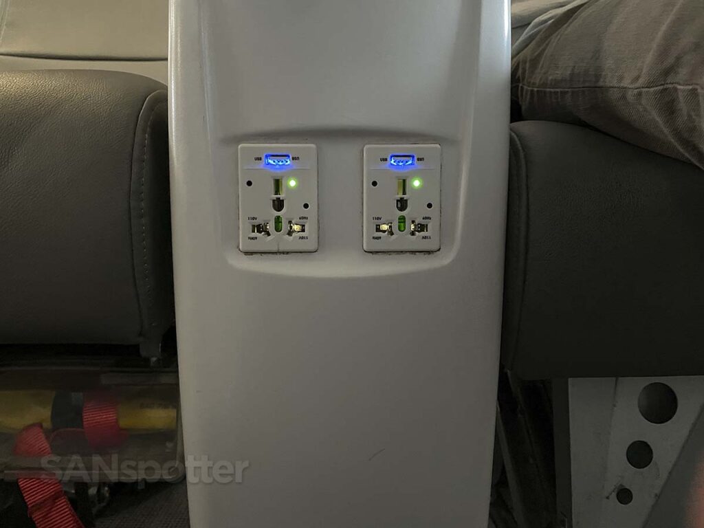 Alaska Airlines 737-900ER first class electrical outlets and USB charging ports