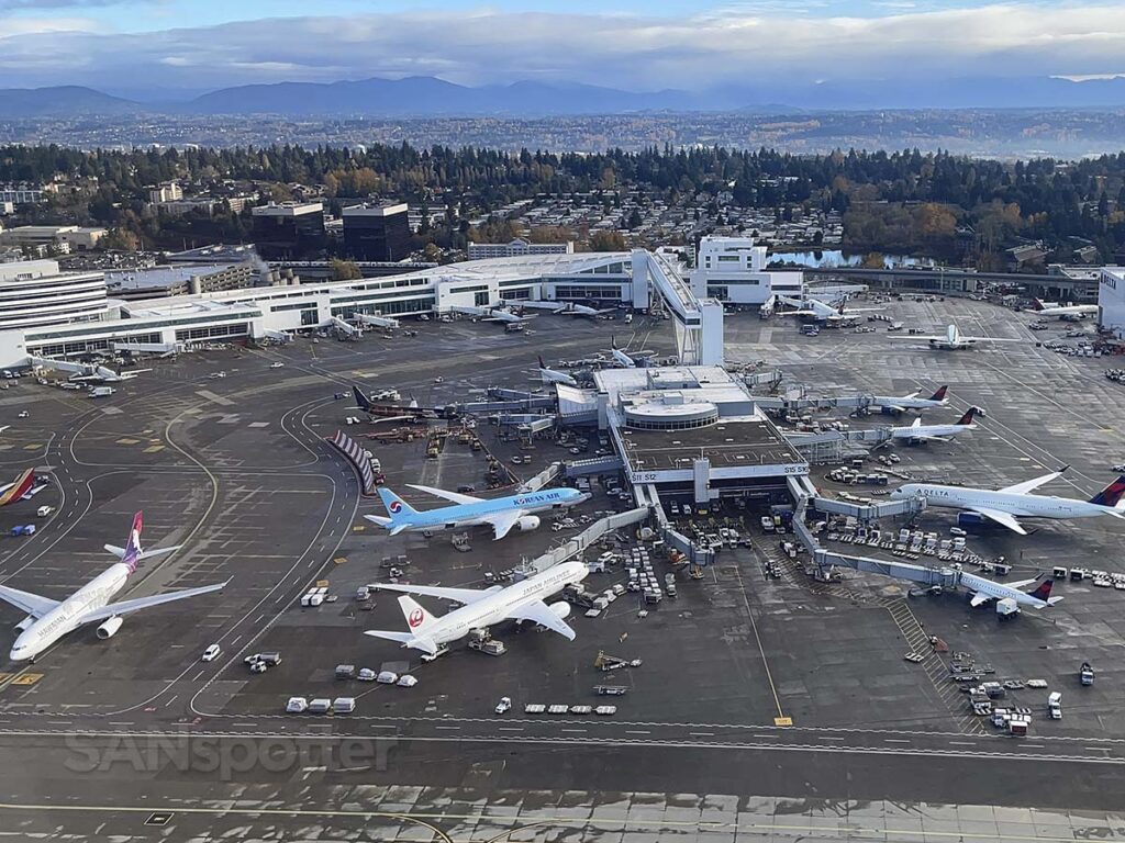 Lifting off from runway 16L Seattle Tacoma airport with a nice view of the S Gates (S concourse) below