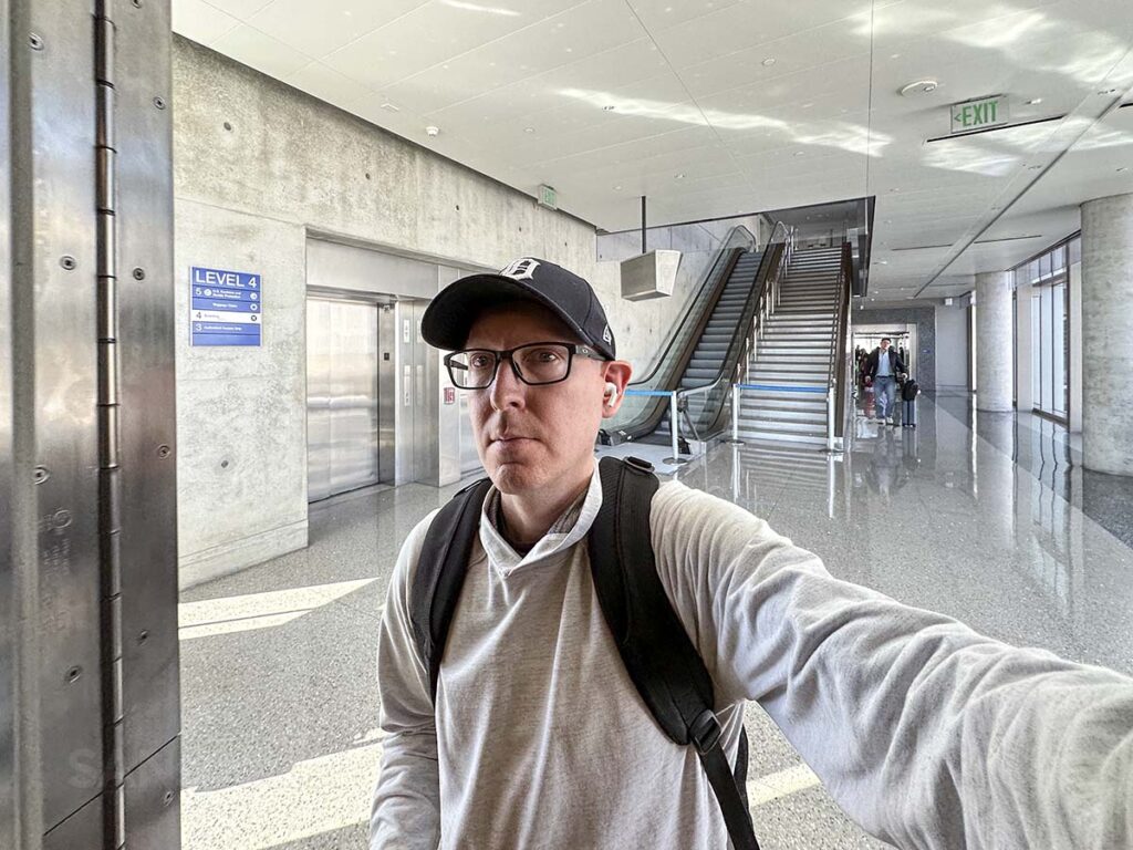 Scott (SANspotter) walking down gate 151 jet bridge terminal B LAX