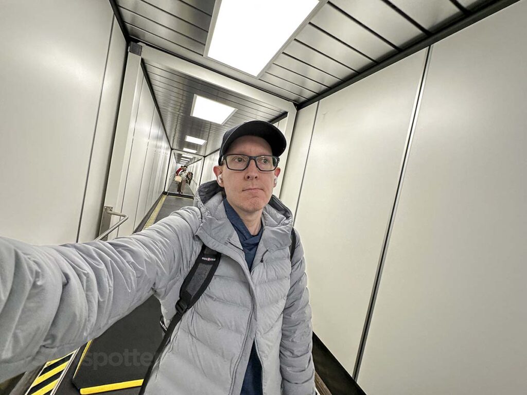 Scott (SANspotter) walking down gate 118 jet bridge San Diego airport terminal 1