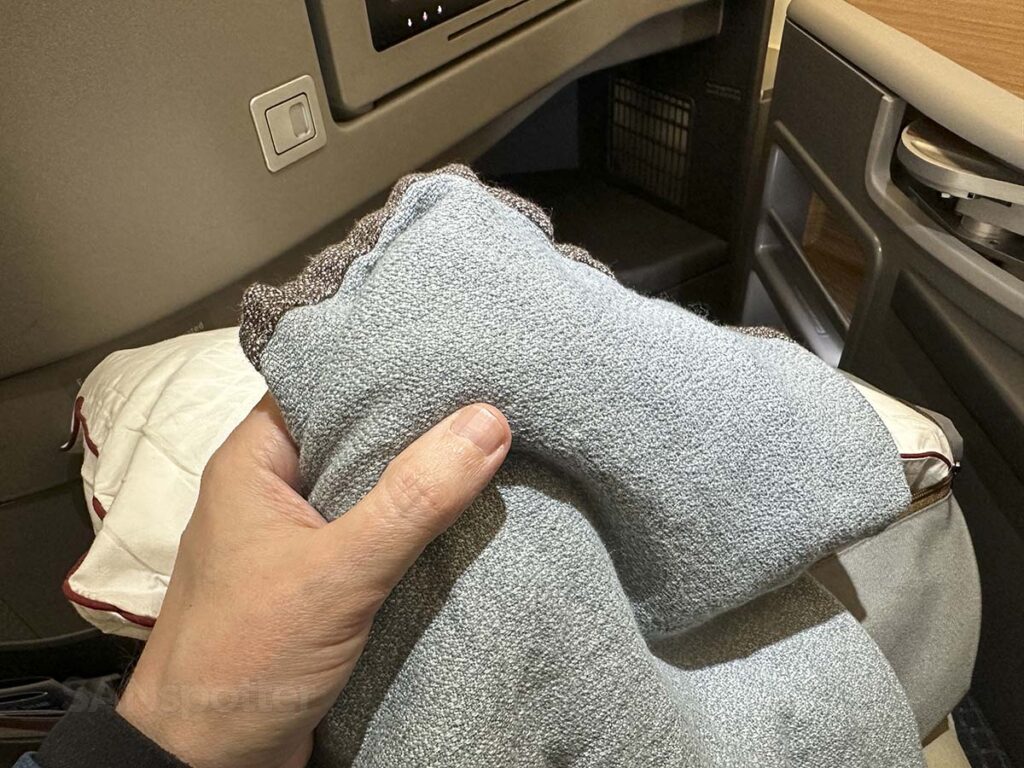 American Airlines A321T Flagship First blanket