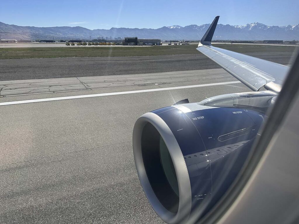 Delta A321neo rolling down runway 34R at the Salt Lake City airport
