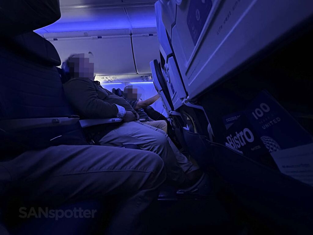 Passengers sleeping in United 737 MAX 9 Economy Plus 
