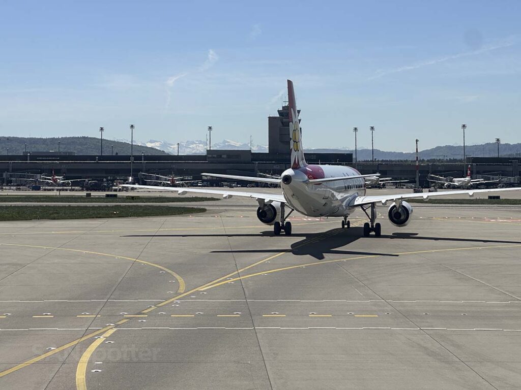 Passing an Edelweis A320 at ZRH while taxing out to the runway