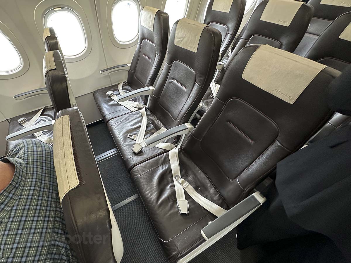 Swiss A320neo business class seats row 3