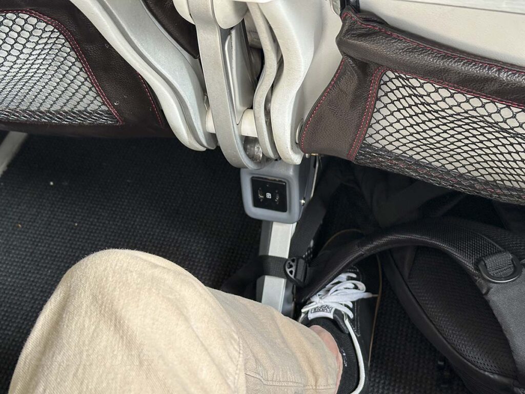 Swiss A320neo business class USB-A and USB-C charging ports