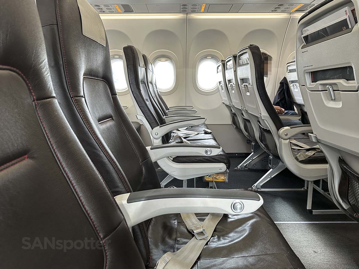 Swiss A320neo business class row 3