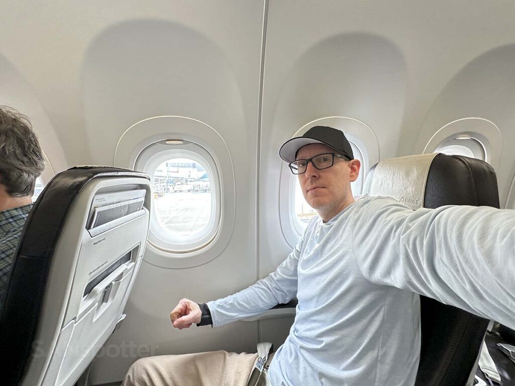 Scott (SANspotter) sitting in seat 3F Swiss A320neo business class