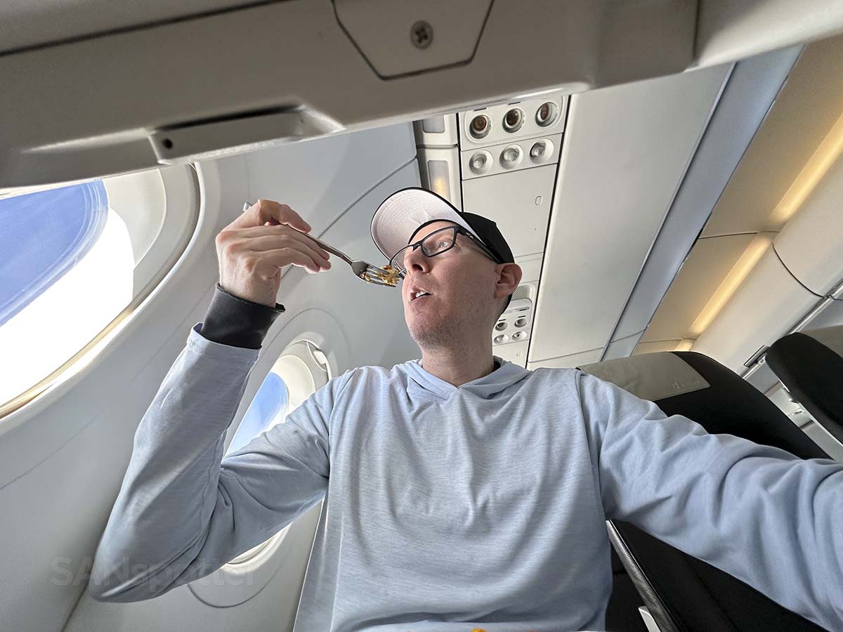 Scott (SANspotter) eating breakfast in Swiss A320neo business class