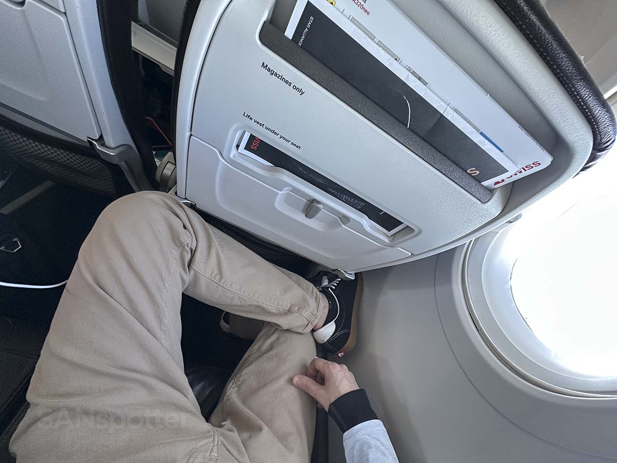 Crossing my legs in Swiss A320neo business class