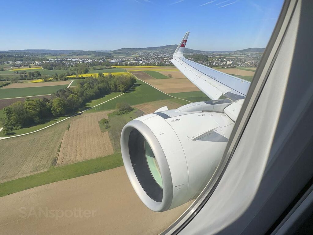 Swiss A320neo short final for Zürich Airport on a very clear morning