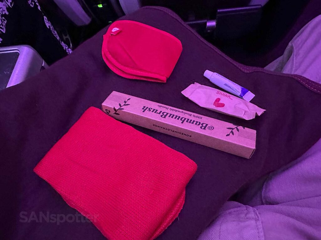 Contents of the amenity kit in Virgin Atlantic A350-1000 premium economy