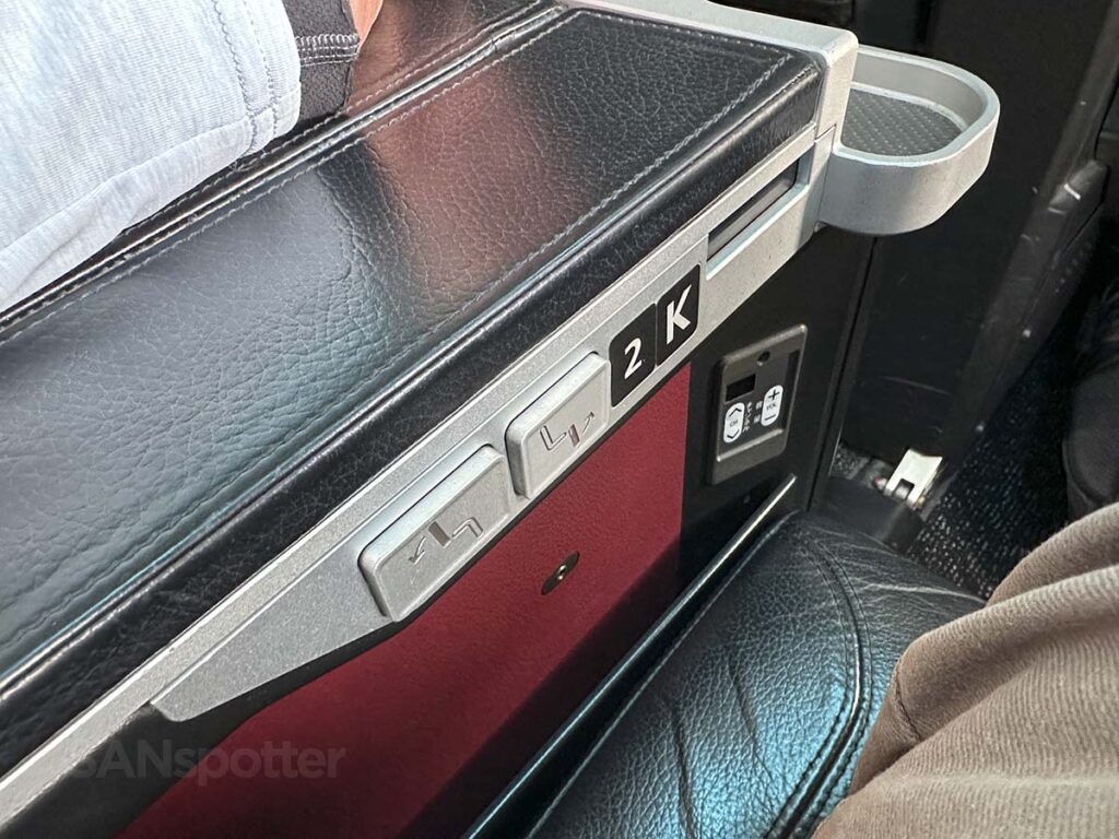 Japan Airlines 737-800 domestic business class seat control buttons