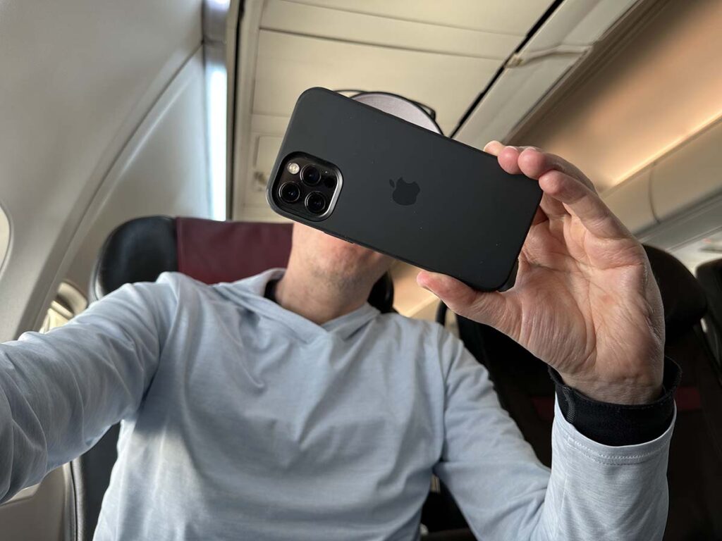 SANspotter watching free in-flight entertainment on his phone in Japan Airlines 737-800 domestic business class