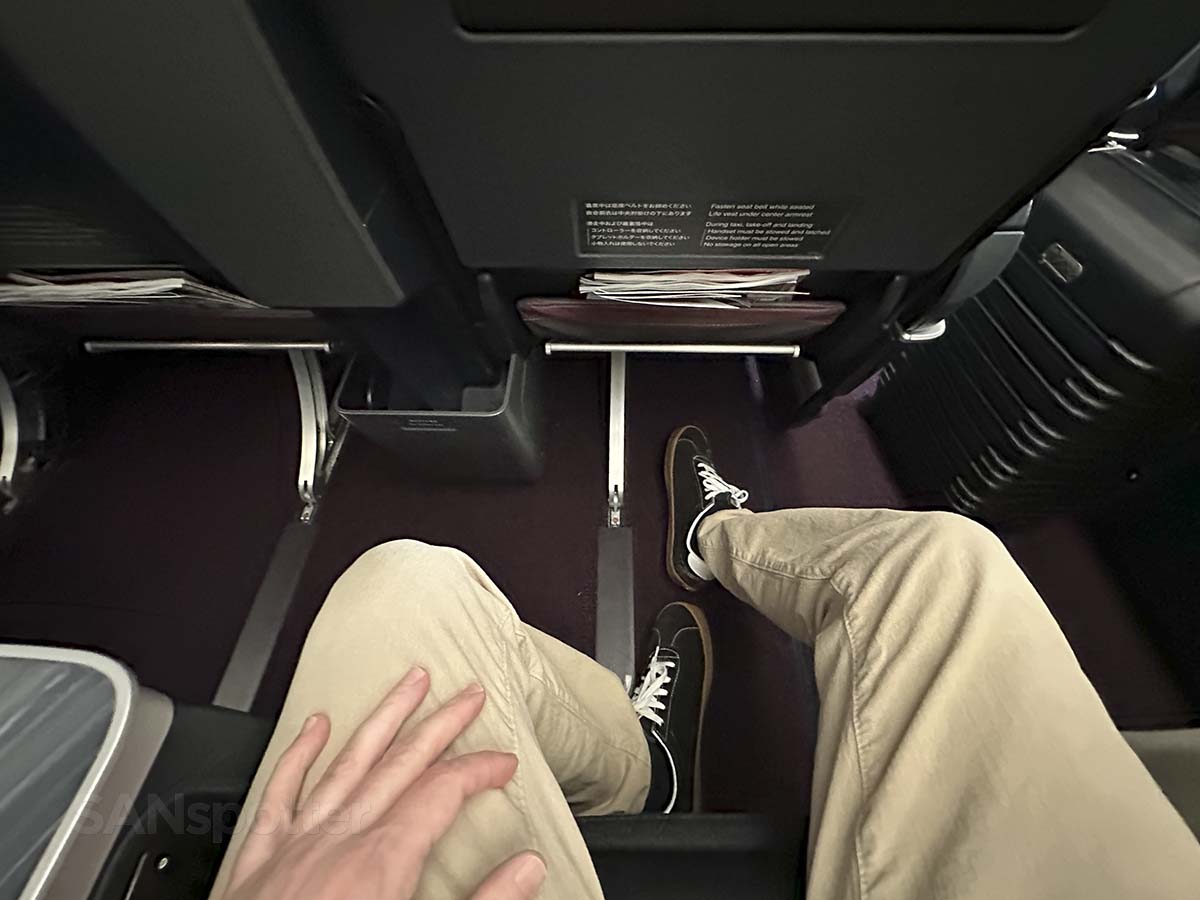 JAL A350-1000 premium economy legroom