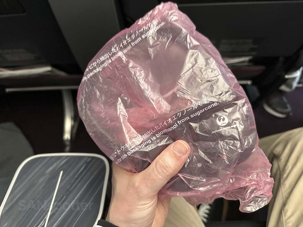 Noise canceling headphones provided in JAL A350-1000 premium economy