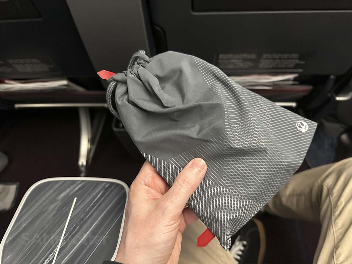 JAL A350-1000 premium economy amenity kit