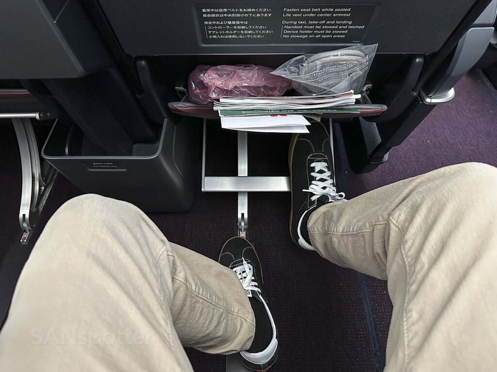 Extendable foot rests in JAL A350-1000 premium economy