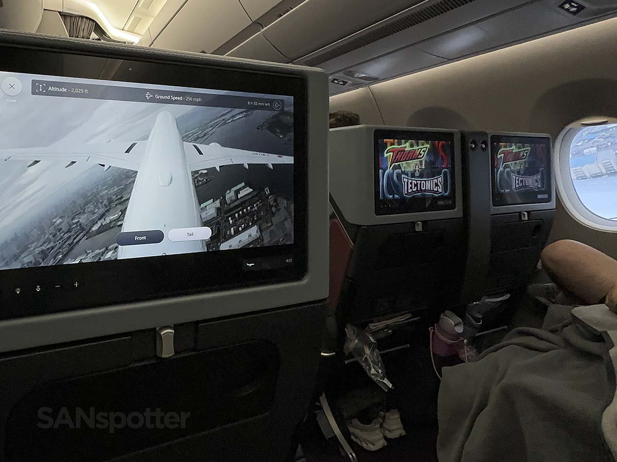 Watching the tail camera on the video screen while taking off from runway 34R at HND in JAL A350-1000 Premium Economy