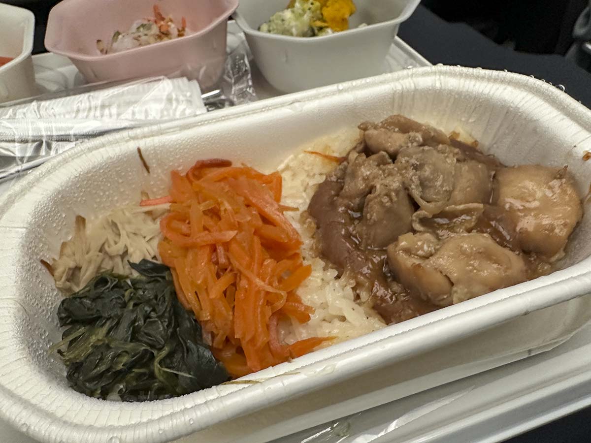Close-up of the chicken dinner I was served in JAL A350-1000 Premium Economy