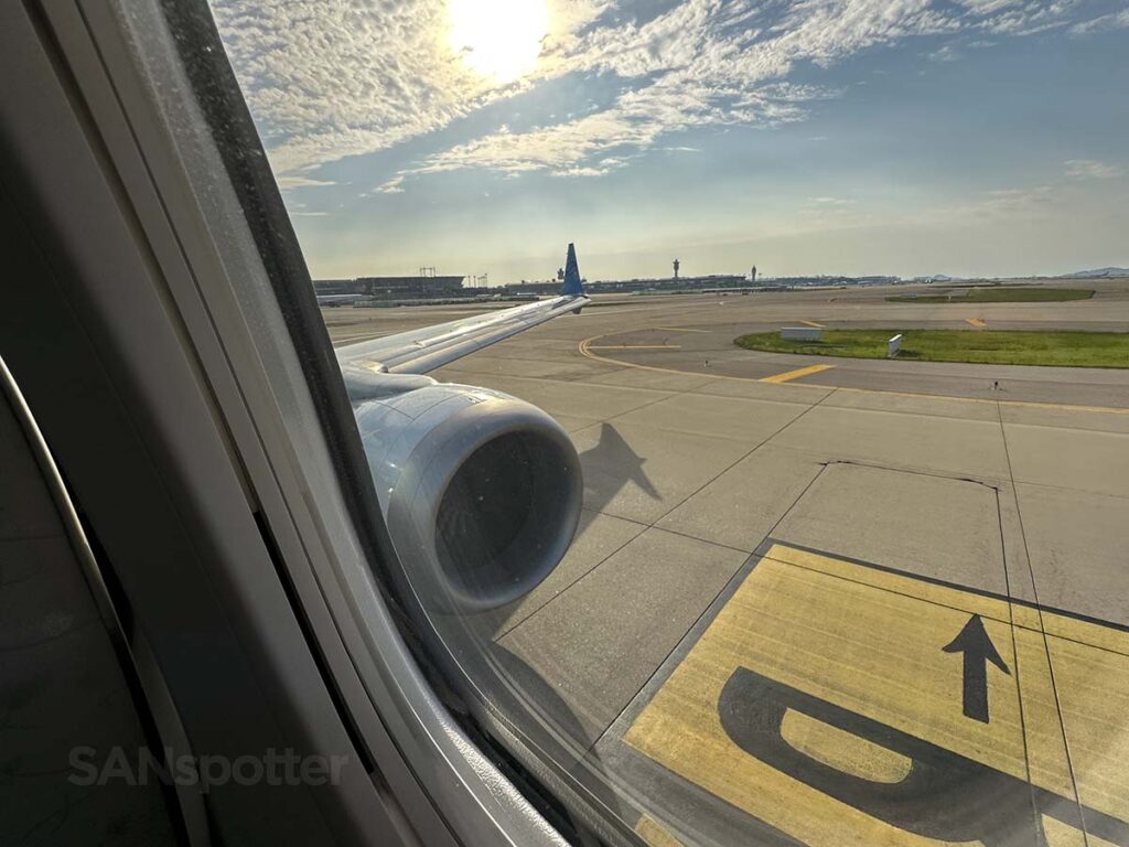 Korean Air 737 MAX 8 lining up for departure for runway 33L at ICN