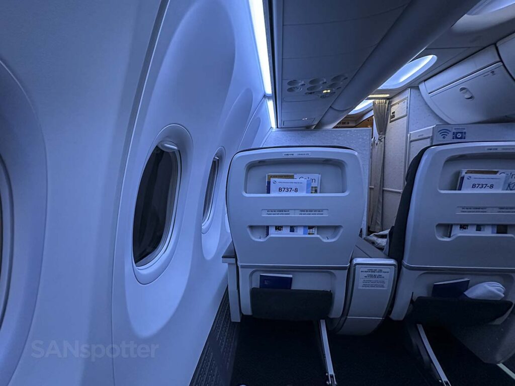 Blue mood lighting in Korean Air 737 MAX 8 business class 