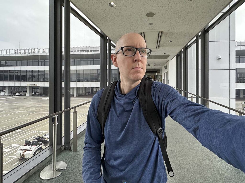 Scott Leazenby (SANspotter) walking down the jet bridge of gate 26 terminal 1 Narita airport