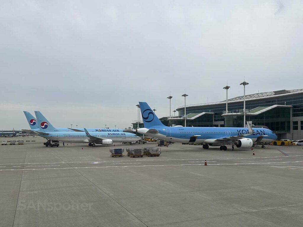 Korean Air 737s ans A321s parked at the gate at ICN