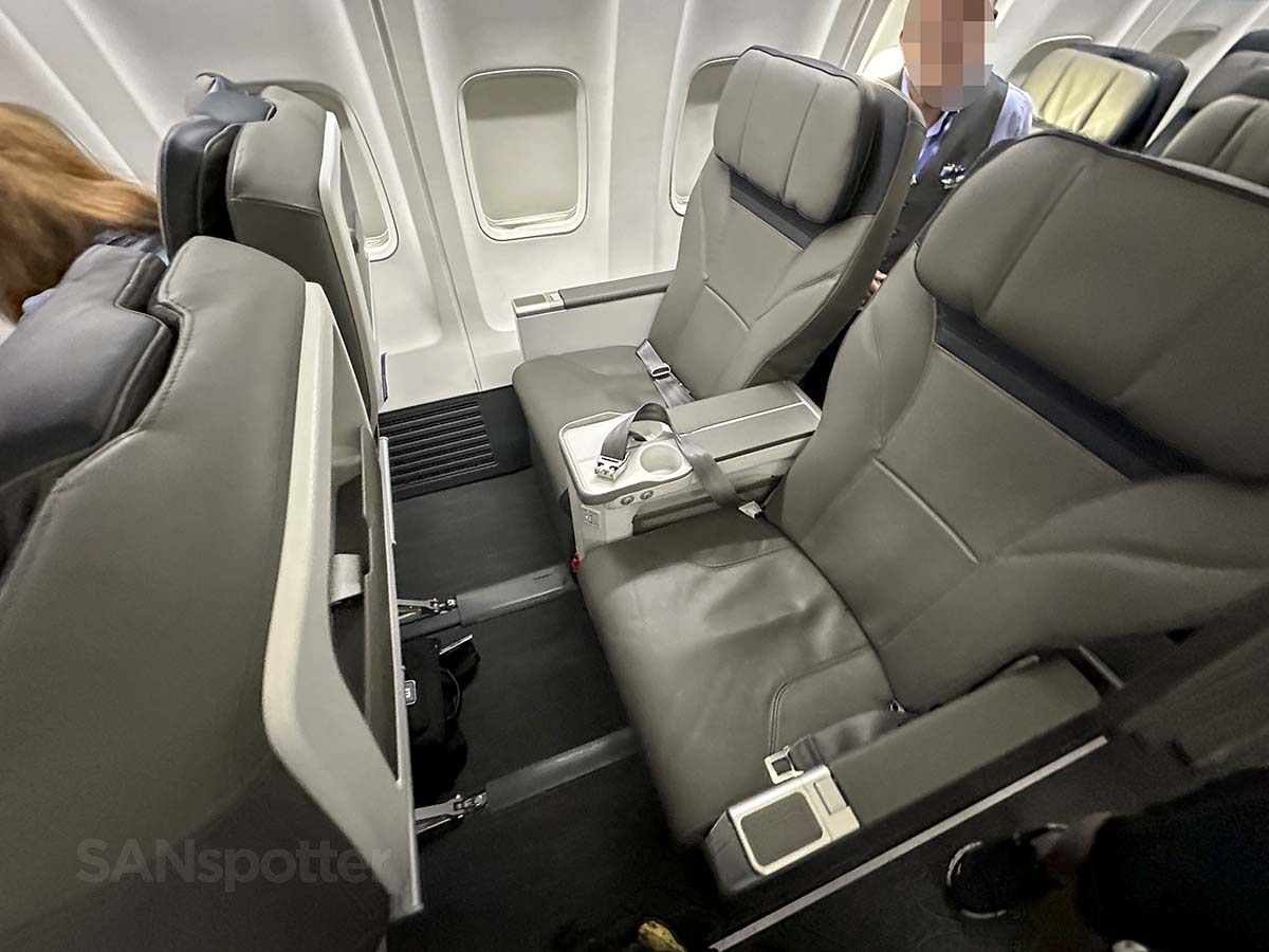 Alaska Airlines 737-800 first class row 4