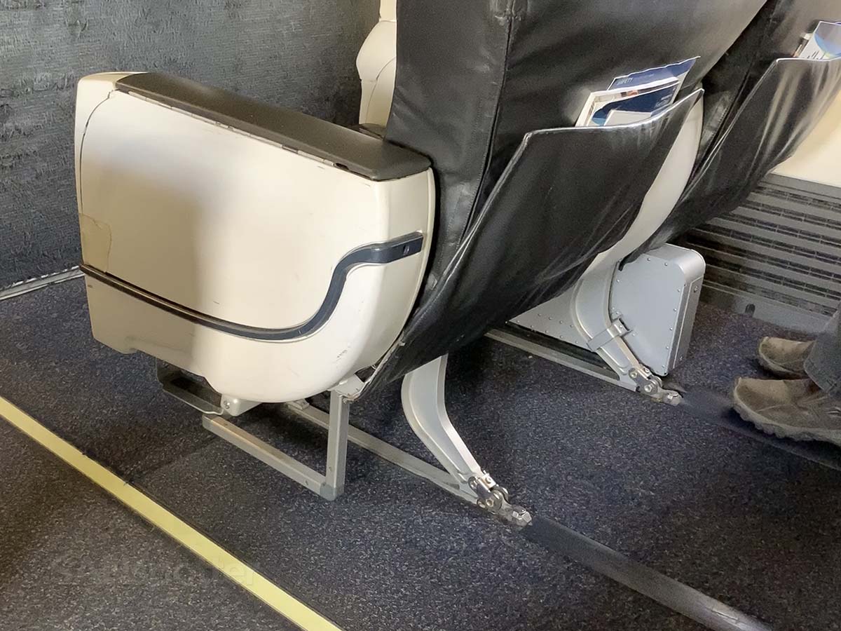 Alaska Airlines 737-800 first class under seat storage space December 2018